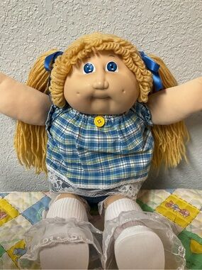 Vintage Cabbage Patch Kid Girl Butterscotch Hair Blue Eyes Head Mold #2 1984
